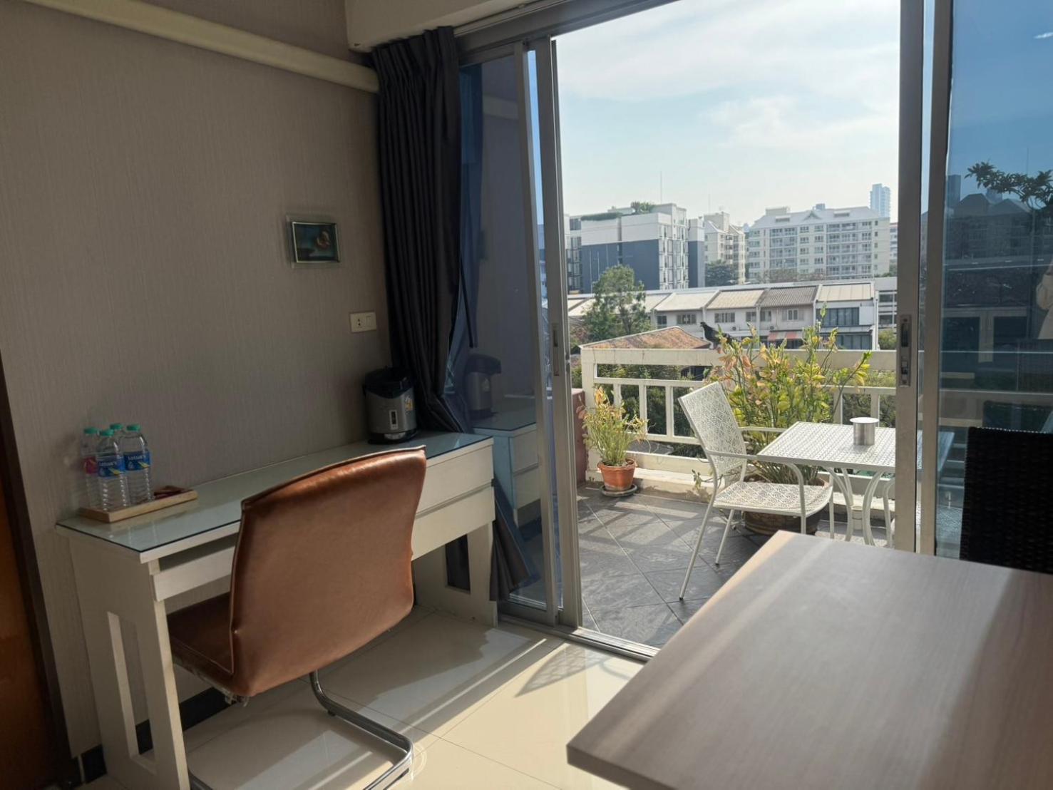 Baan Sabai Rama IV Apartment 방콕 외부 사진